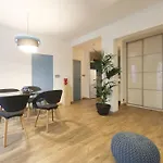Newly Renovated Spacious Apartment In Montorgeuil Area