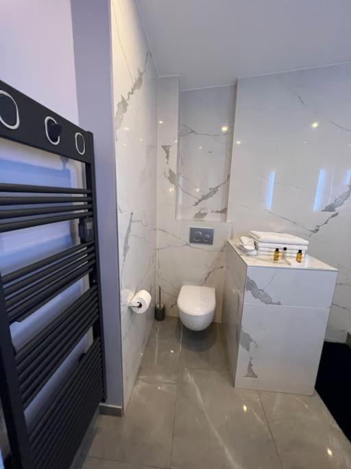 Newly Renovated Spacious In Montorgeuil Area Appartement
