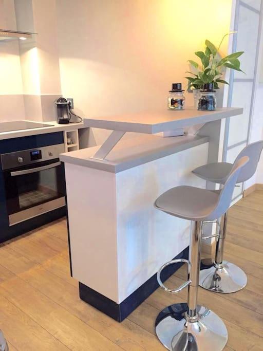Newly Renovated Spacious In Montorgeuil Area